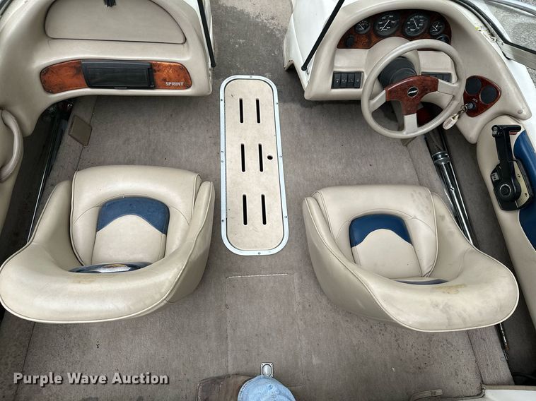 image for item MB9685 2001 Sprint 289FS  boat