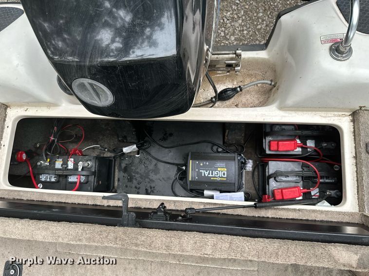 image for item MB9685 2001 Sprint 289FS  boat