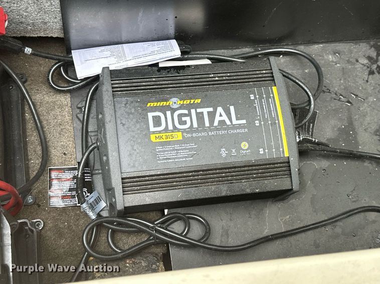 image for item MB9685 2001 Sprint 289FS  boat