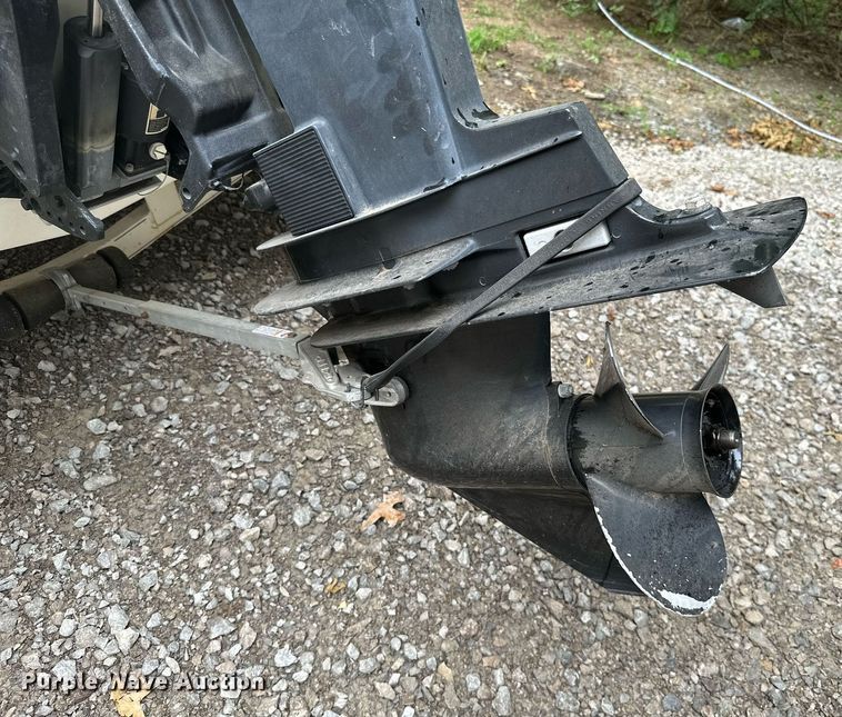 image for item MB9685 2001 Sprint 289FS  boat