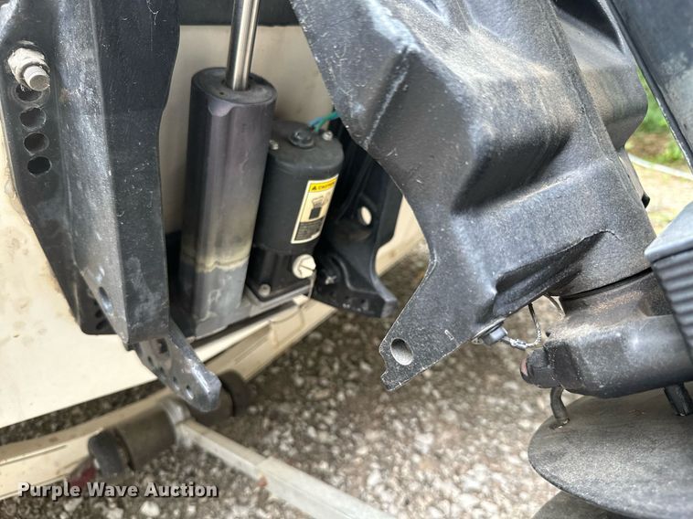 image for item MB9685 2001 Sprint 289FS  boat