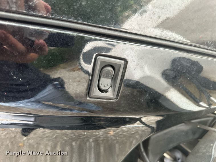 image for item MB9685 2001 Sprint 289FS  boat