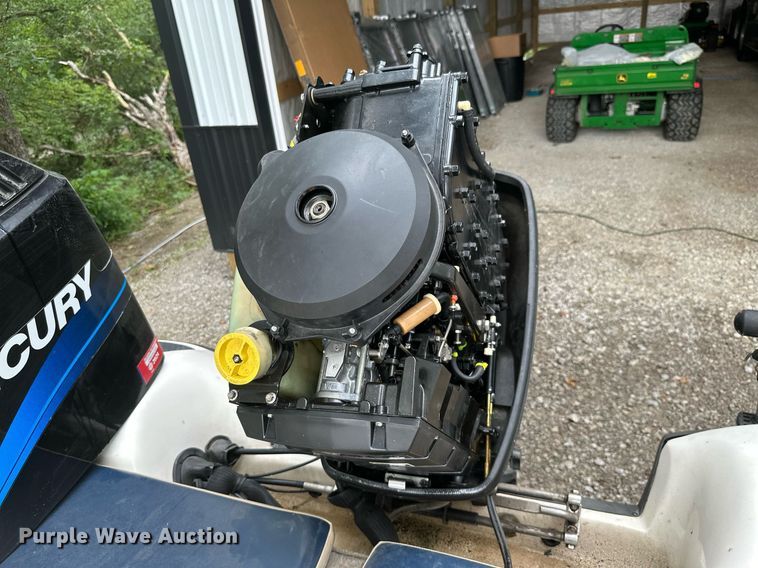 image for item MB9685 2001 Sprint 289FS  boat