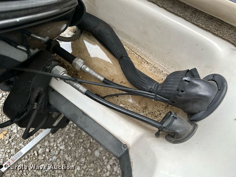 image for item MB9685 2001 Sprint 289FS  boat