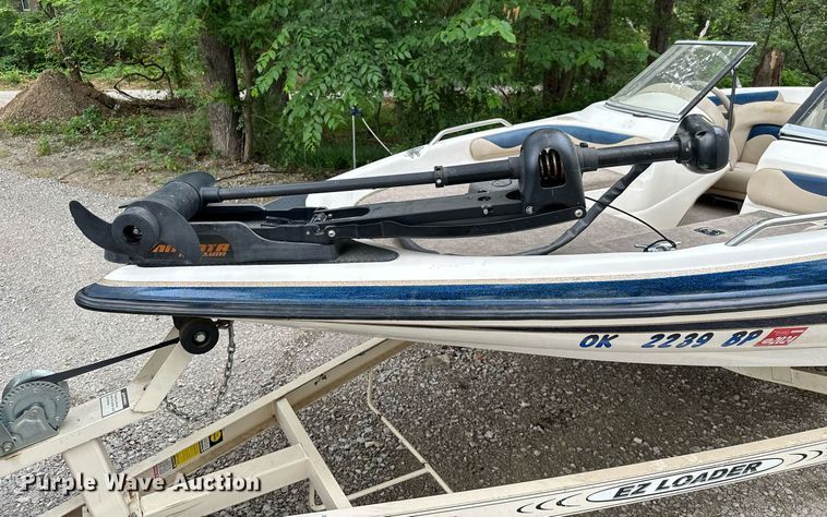 image for item MB9685 2001 Sprint 289FS  boat