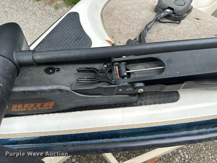 image for item MB9685 2001 Sprint 289FS  boat