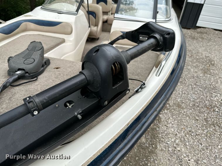 image for item MB9685 2001 Sprint 289FS  boat