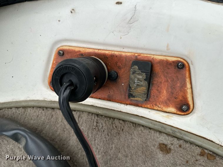 image for item MB9685 2001 Sprint 289FS  boat