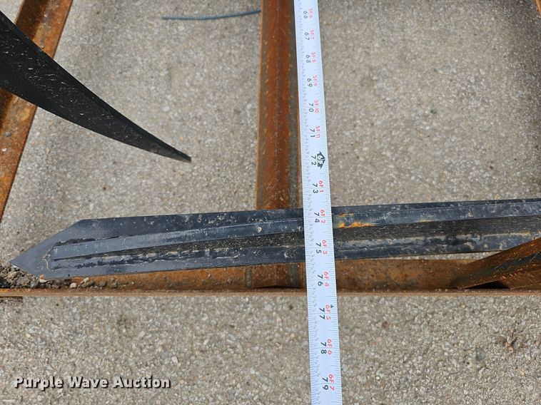 image for item MD9909 2023 Wolverine BG-13-72W  skid steer grapple bucket