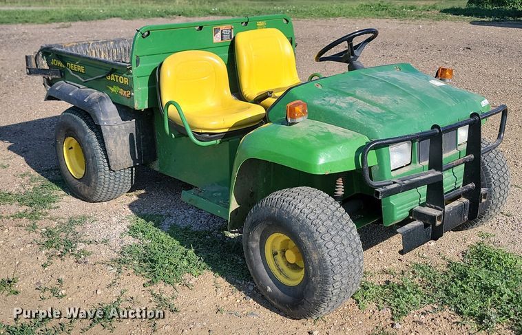 image for item ML9512 1997 John Deere Gator 4x2  utility vehicle