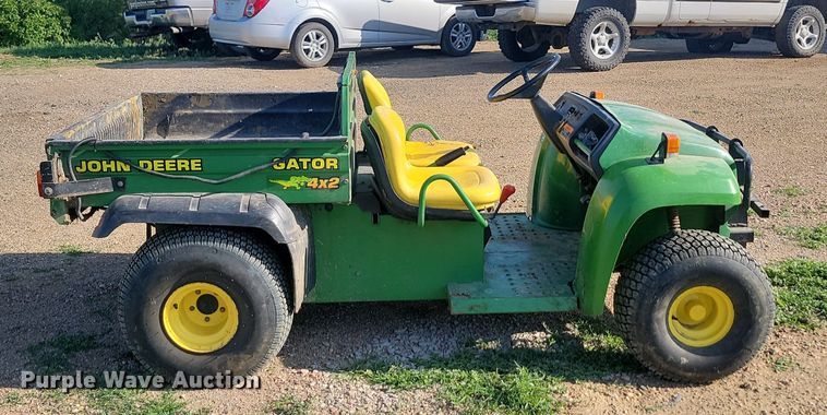 image for item ML9512 1997 John Deere Gator 4x2  utility vehicle