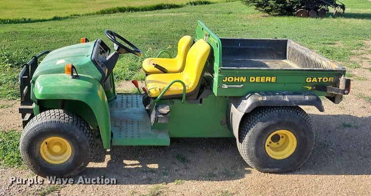 image for item ML9512 1997 John Deere Gator 4x2  utility vehicle