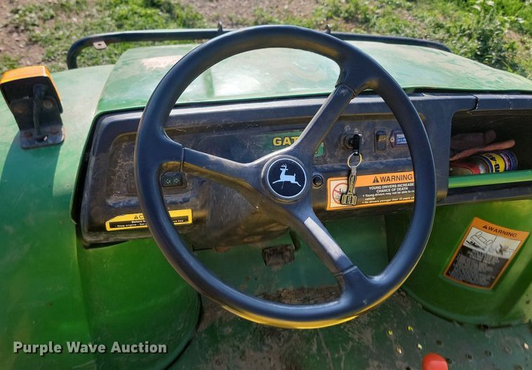 image for item ML9512 1997 John Deere Gator 4x2  utility vehicle