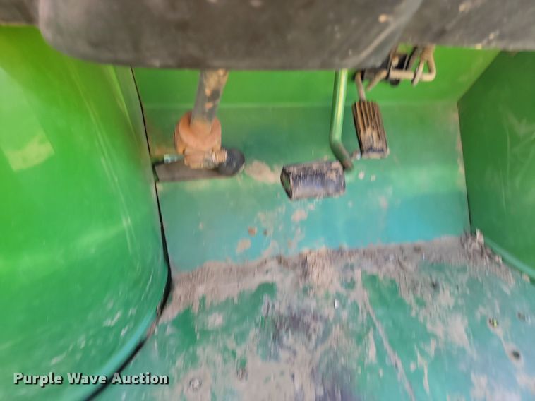 image for item ML9512 1997 John Deere Gator 4x2  utility vehicle