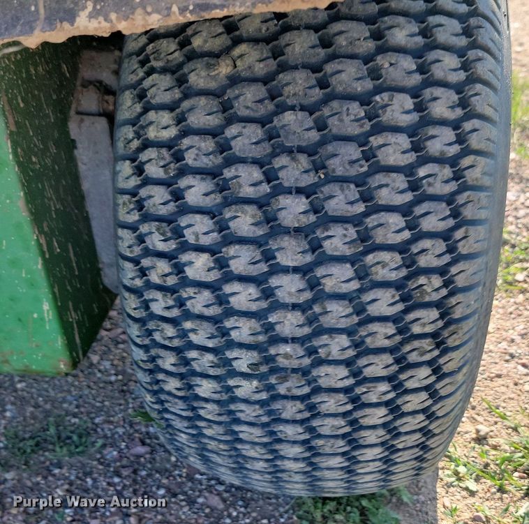 image for item ML9512 1997 John Deere Gator 4x2  utility vehicle