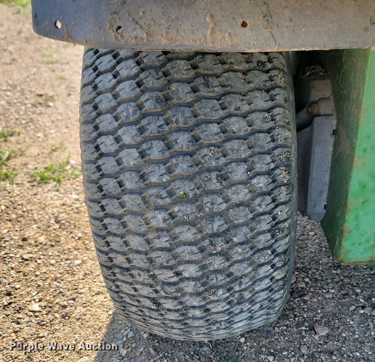 image for item ML9512 1997 John Deere Gator 4x2  utility vehicle