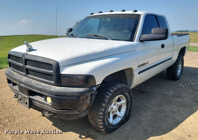 image for item ML9515 2001 Dodge Ram 1500  Quad Cab pickup truck