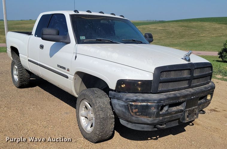 image for item ML9515 2001 Dodge Ram 1500  Quad Cab pickup truck