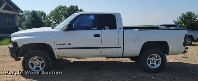 image for item ML9515 2001 Dodge Ram 1500  Quad Cab pickup truck
