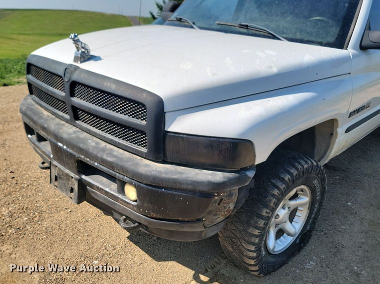 image for item ML9515 2001 Dodge Ram 1500  Quad Cab pickup truck