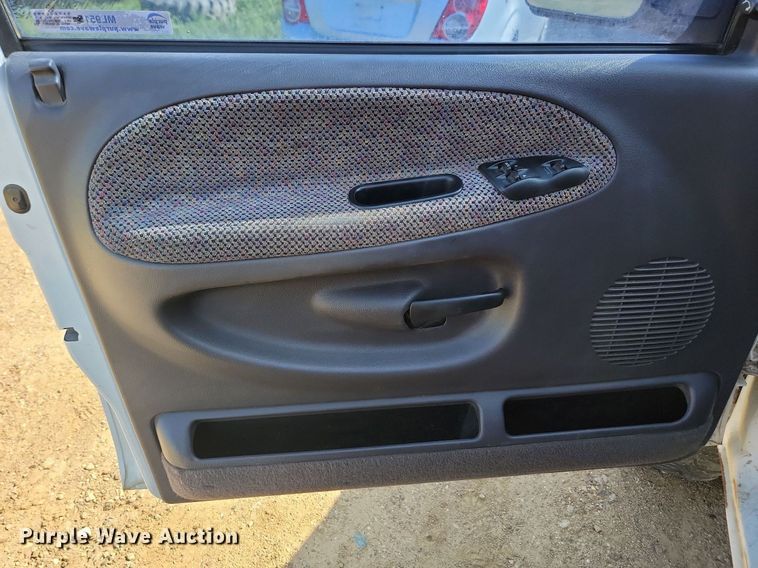 image for item ML9515 2001 Dodge Ram 1500  Quad Cab pickup truck