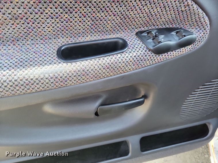 image for item ML9515 2001 Dodge Ram 1500  Quad Cab pickup truck