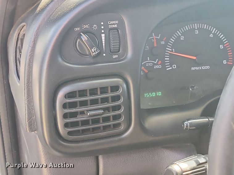 image for item ML9515 2001 Dodge Ram 1500  Quad Cab pickup truck