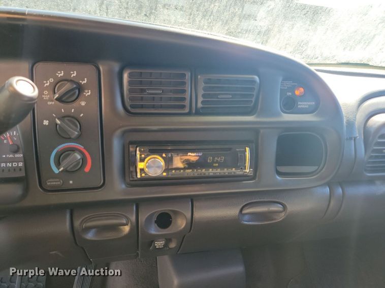 image for item ML9515 2001 Dodge Ram 1500  Quad Cab pickup truck