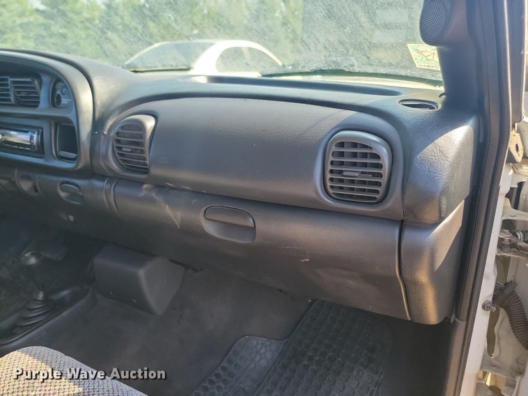 image for item ML9515 2001 Dodge Ram 1500  Quad Cab pickup truck