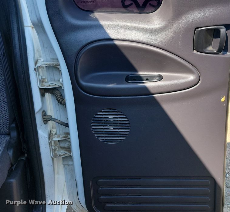 image for item ML9515 2001 Dodge Ram 1500  Quad Cab pickup truck