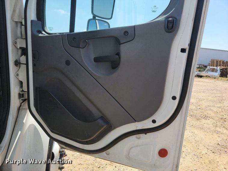 image for item ML9519 2018 Freightliner Business Class M2  box truck