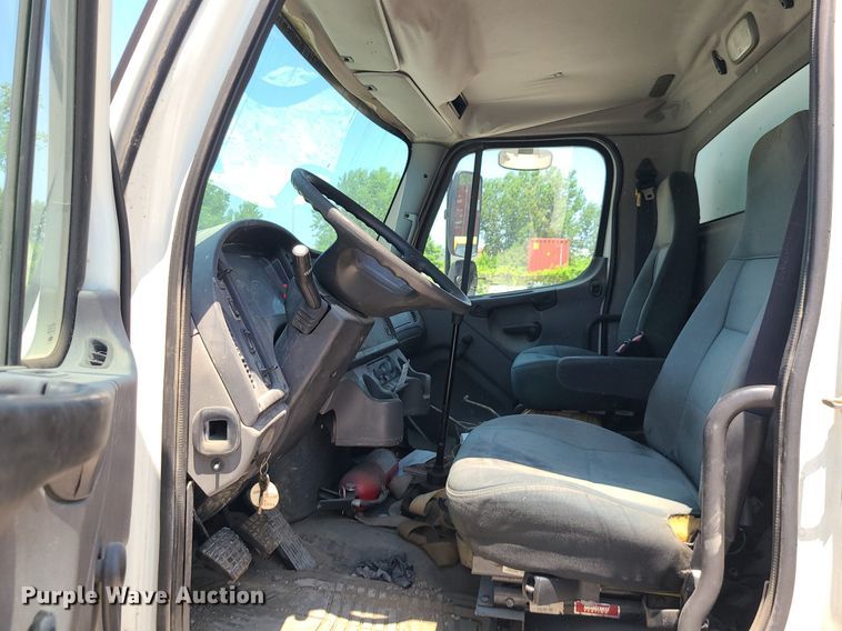 image for item MO9904 2007 Freightliner Business Class M2  box truck