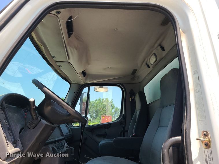 image for item MO9904 2007 Freightliner Business Class M2  box truck