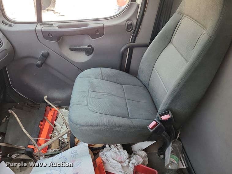 image for item MO9904 2007 Freightliner Business Class M2  box truck