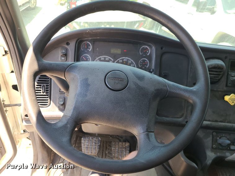 image for item MO9904 2007 Freightliner Business Class M2  box truck