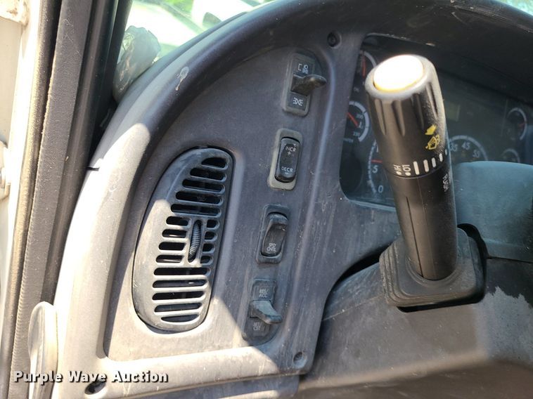 image for item MO9904 2007 Freightliner Business Class M2  box truck