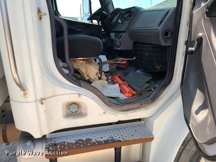 image for item MO9904 2007 Freightliner Business Class M2  box truck