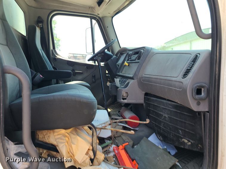 image for item MO9904 2007 Freightliner Business Class M2  box truck