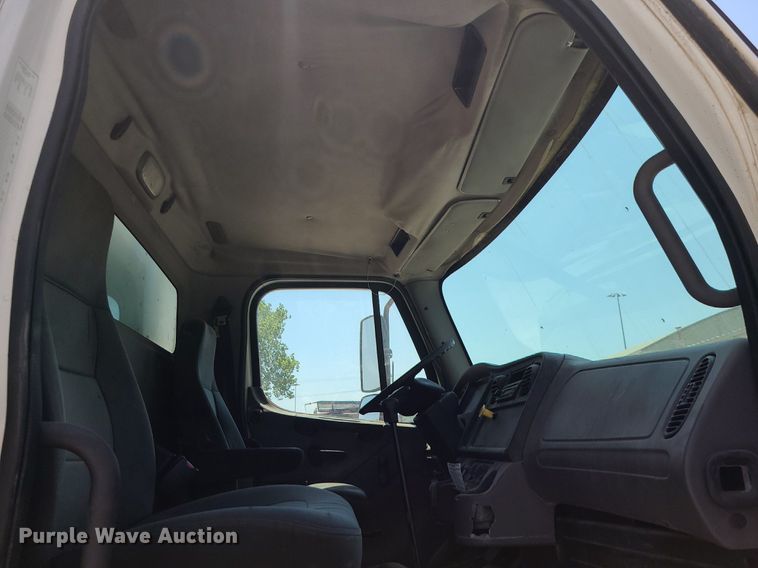 image for item MO9904 2007 Freightliner Business Class M2  box truck