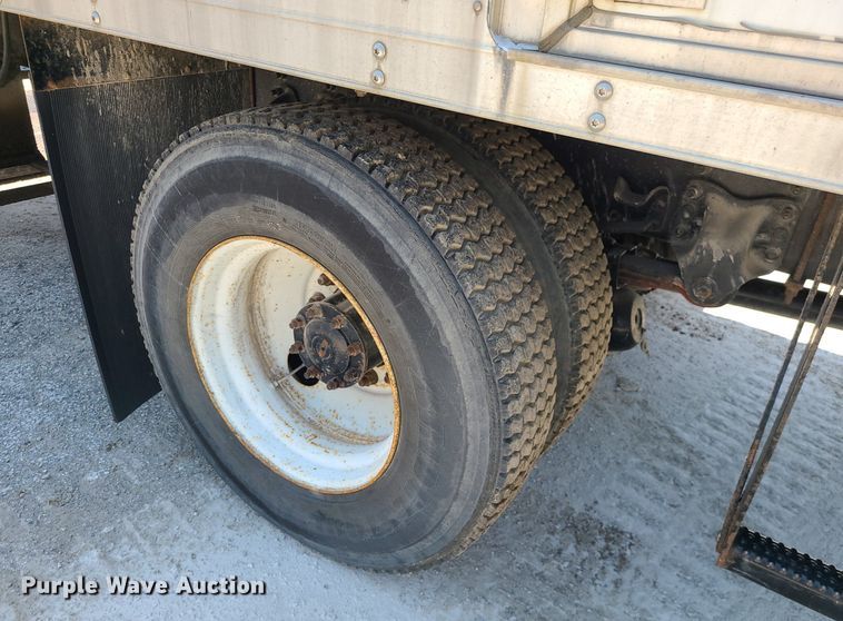 image for item MO9904 2007 Freightliner Business Class M2  box truck