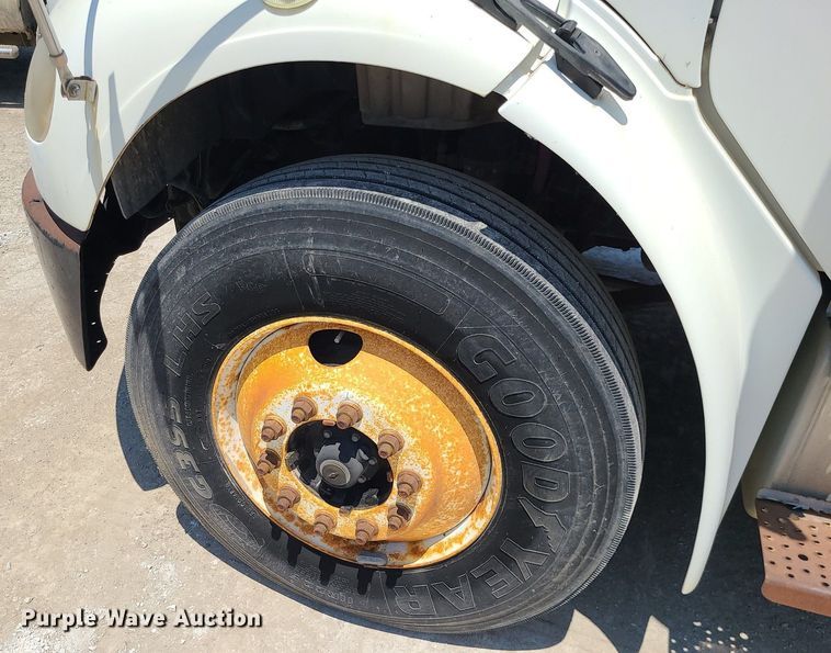 image for item MO9904 2007 Freightliner Business Class M2  box truck