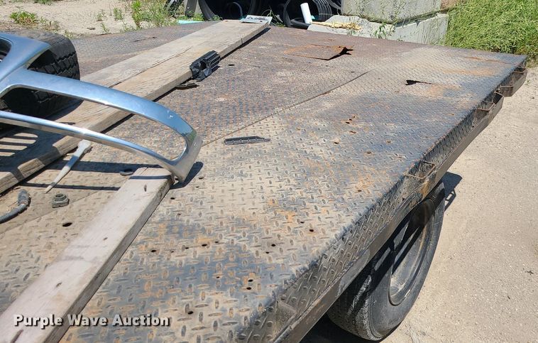 image for item MO9917 2006 GMC Sierra 3500  flatbed pickup truck