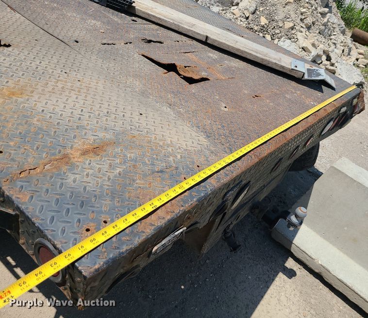 image for item MO9917 2006 GMC Sierra 3500  flatbed pickup truck