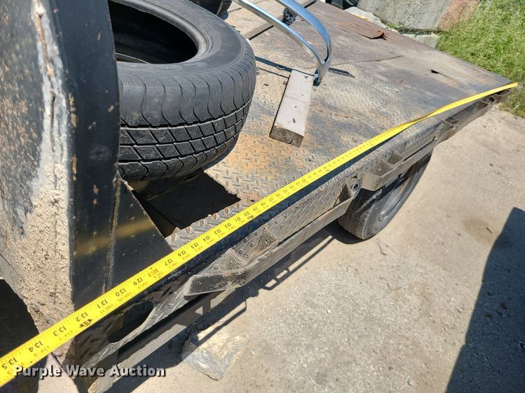 image for item MO9917 2006 GMC Sierra 3500  flatbed pickup truck