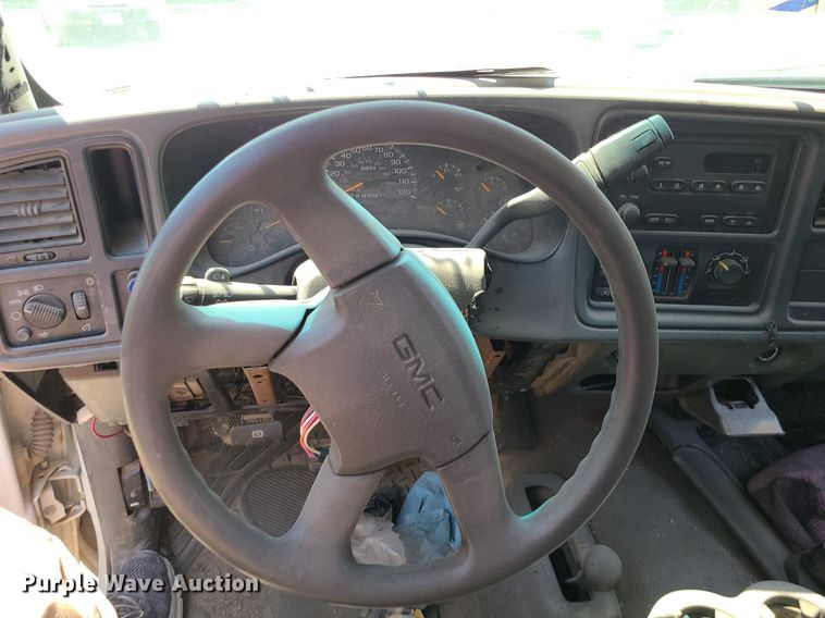 image for item MO9917 2006 GMC Sierra 3500  flatbed pickup truck