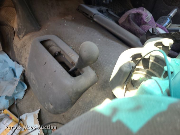 image for item MO9917 2006 GMC Sierra 3500  flatbed pickup truck