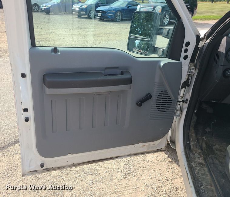 image for item MO9950 2014 Ford F350 Super Duty  pickup truck