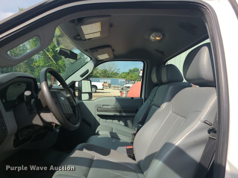 image for item MO9950 2014 Ford F350 Super Duty  pickup truck