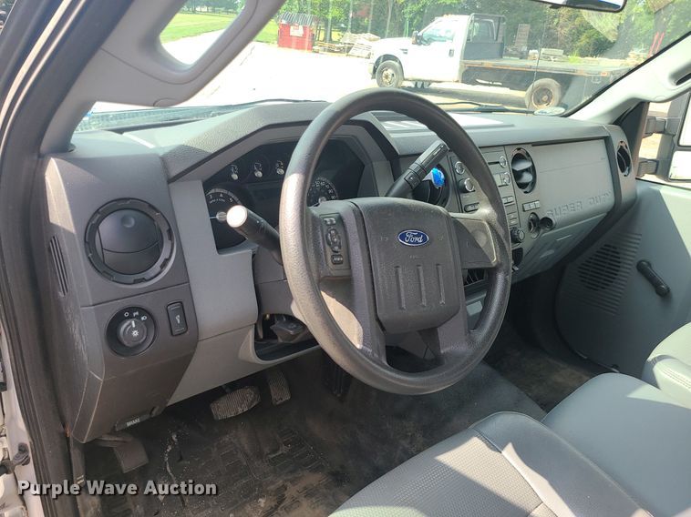 image for item MO9950 2014 Ford F350 Super Duty  pickup truck