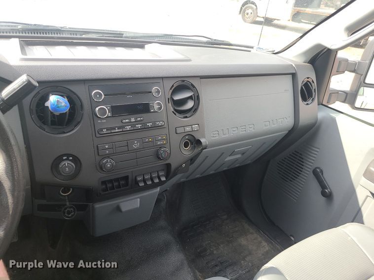 image for item MO9950 2014 Ford F350 Super Duty  pickup truck